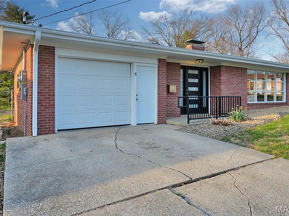 3rd image of 5 Rock Hill Ct