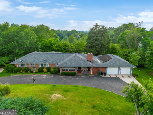 399 Chenocetah Dr, Cornelia, GA 30531