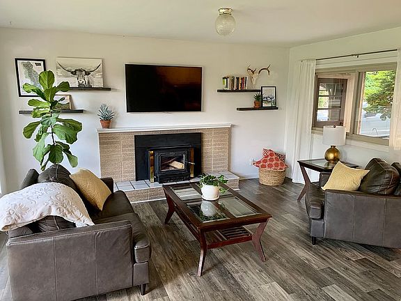 5th image of 432 Lakeside Dr NE