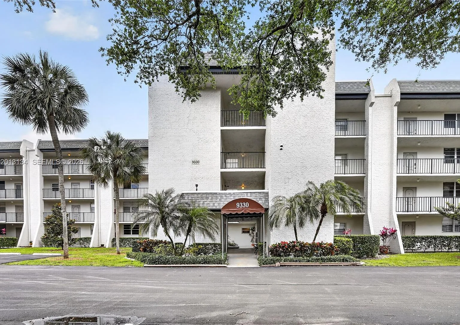 Poinciana 12 Pine Island — Photo 1