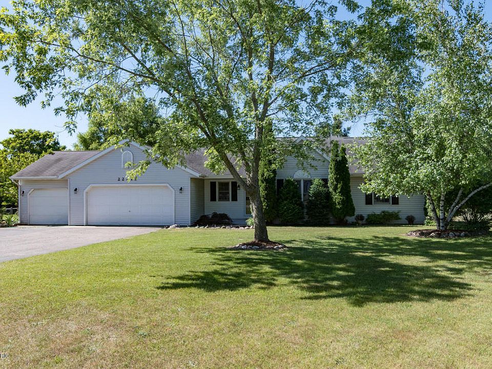 1st image of 22915 Blackbird Ave