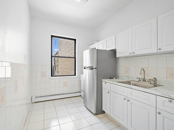 5th image of 330 Bedford Ave #3