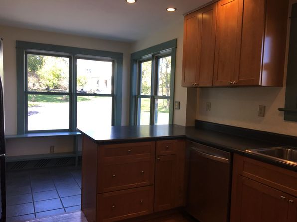 28 W Main St