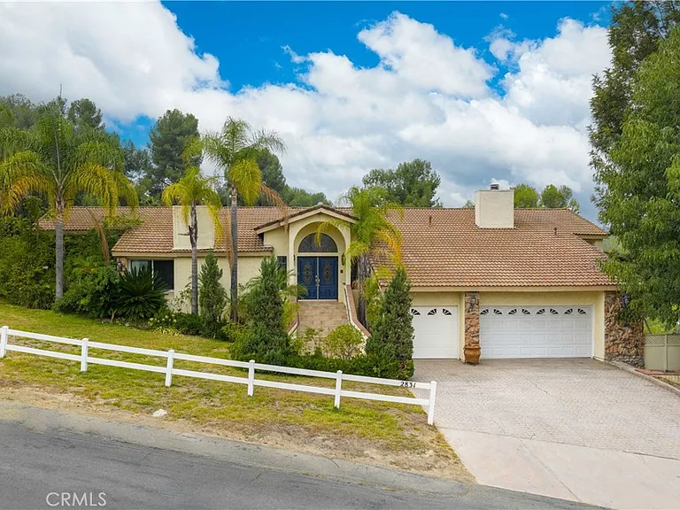 2831 Steeplechase Ln — Photo 2