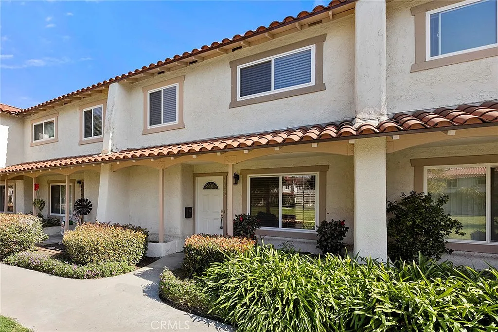 3 bed, 2.5 bath, 1407 sqft, $3,500 — Photo 1
