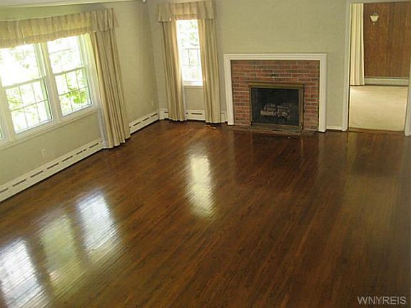 5th image of 42 Henning Dr