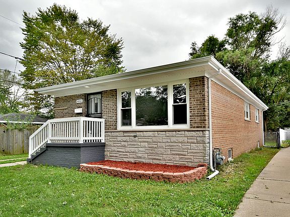 3rd image of 14516 Blackstone Ave