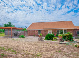 610 Rossville Rd, Devine, TX 78016