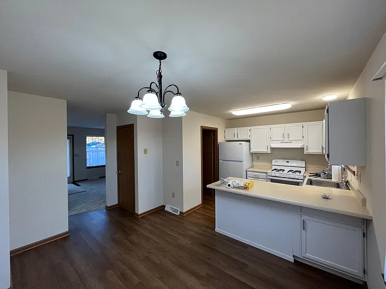 1004 Rebecca St — Photo 7