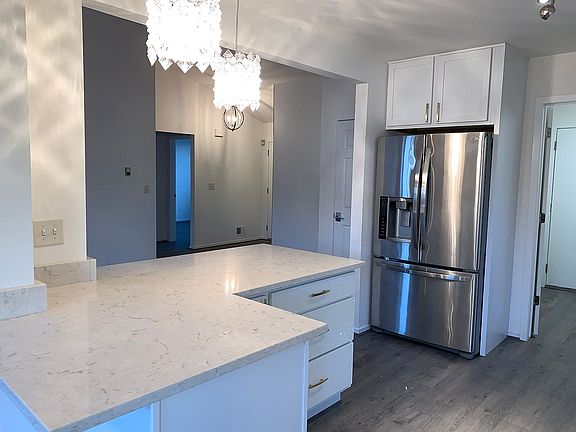 4th image of 2131 Pleasant Dr #1