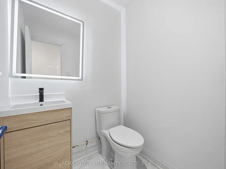 251 Osmond Cres — Photo 21