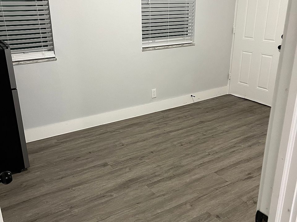 2nd image of 1530 Crescent Cir APT 7