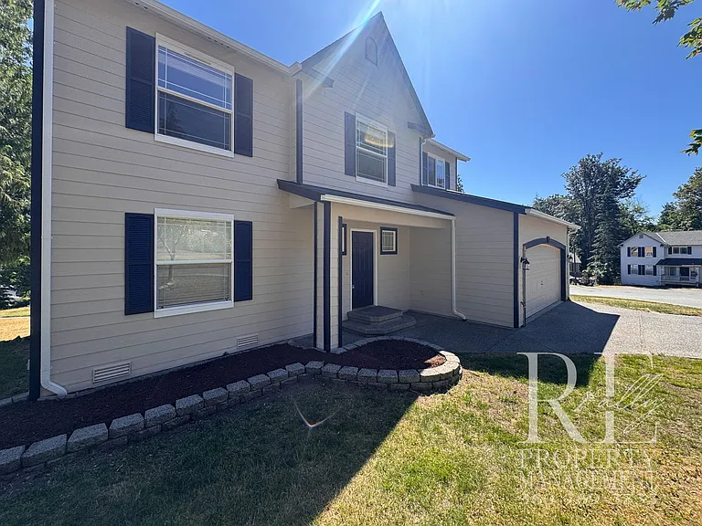 7250 Valley Wood Pl NE — Photo 2