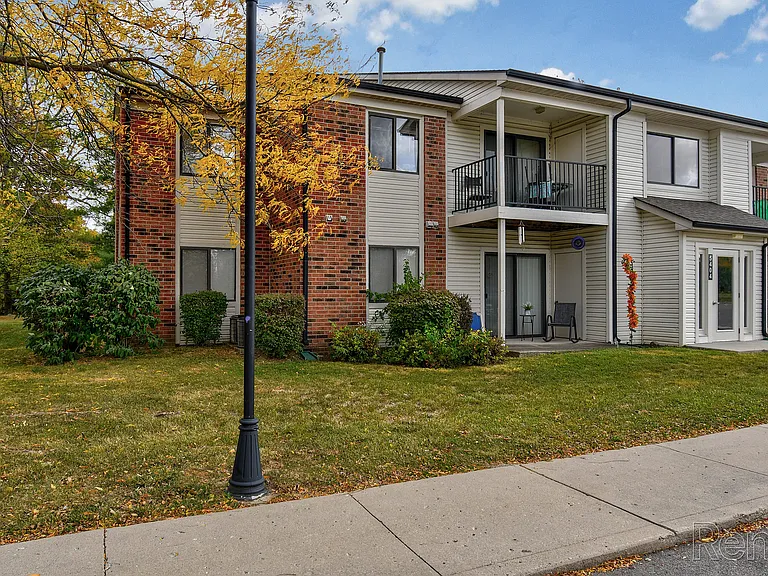 Hickory Knoll Apartments — Photo 34