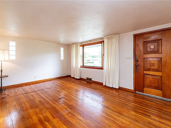 4th image of 13740 Ridge Rd