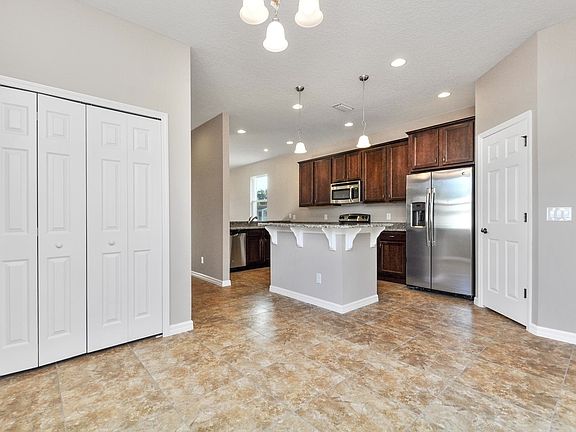 4th image of 1626 Cumbie Ave