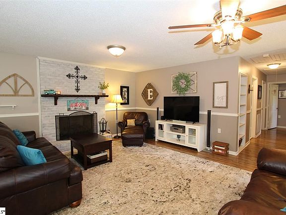 4th image of 140 Wells Dr