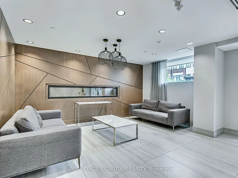 16 Markle Cres #207 — Photo 3