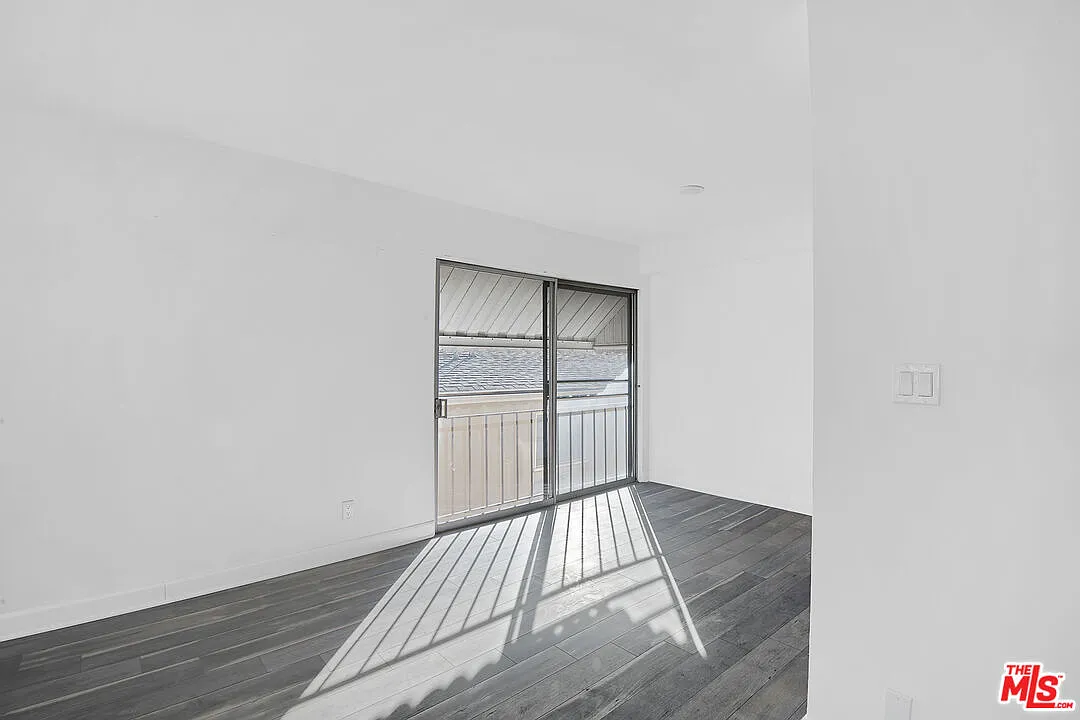 2 bed, 2.0 bath, 1007 sqft, $3,395 — Photo 4