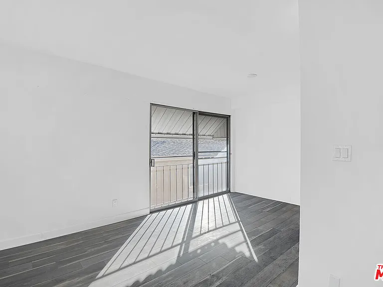 1610 S Beverly Glen Blvd #7 — Photo 4