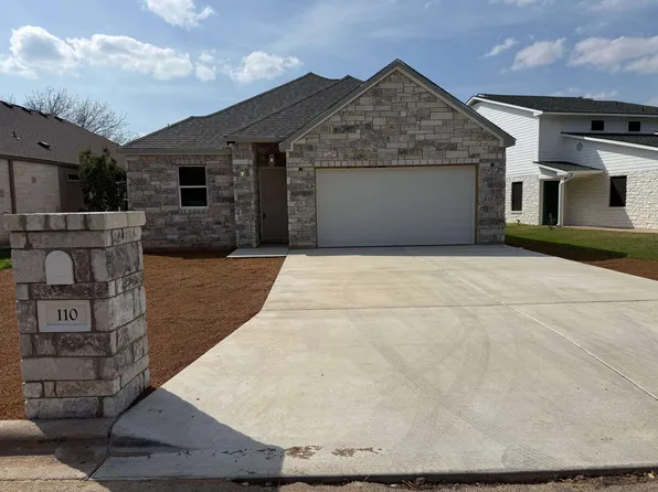 110 Firestone Place, Meadowlakes, TX 78654