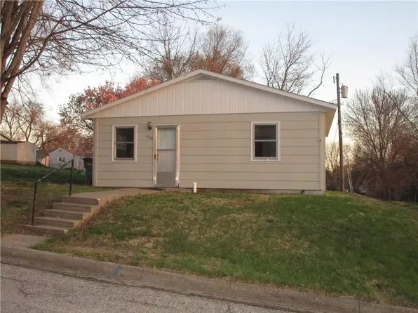 1308 L St, Atchison, KS 66002