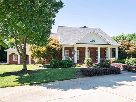 4th image of 302 Land Grant Dr
