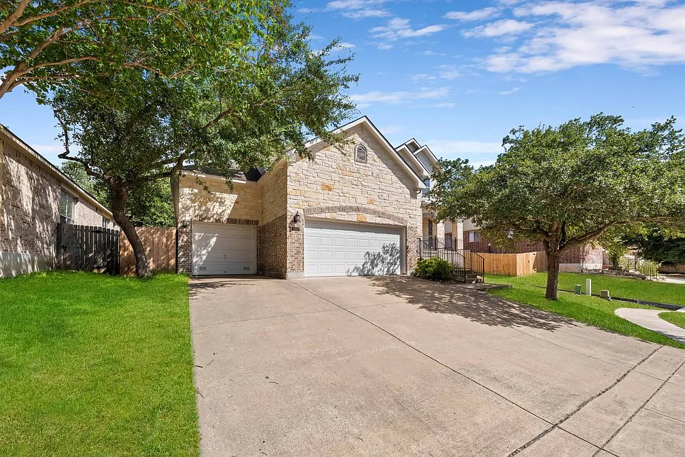 Spacious 4-Bed Home with Luxury Finishes in San Antonio 3,577 Sq Ft, Designer Kitchen, and Privat... — Photo 2