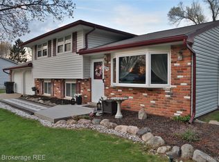 5382 Heath Ave, Clarkston, MI 48346