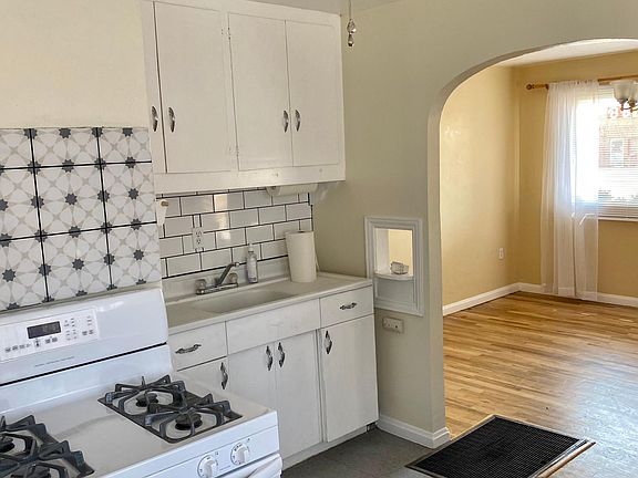 4th image of 209 Elm Ave