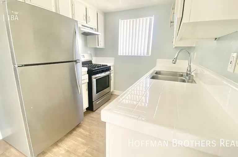 662 W 12th St #104 — Photo 2