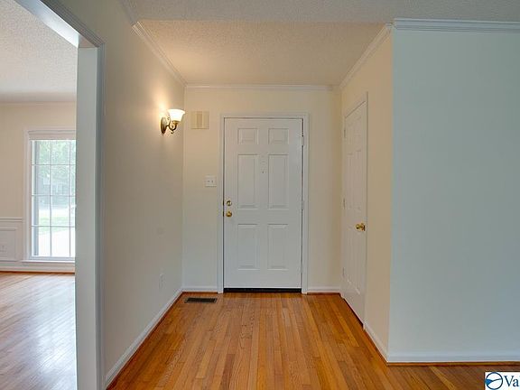 5th image of 2207 Columbia Dr SW