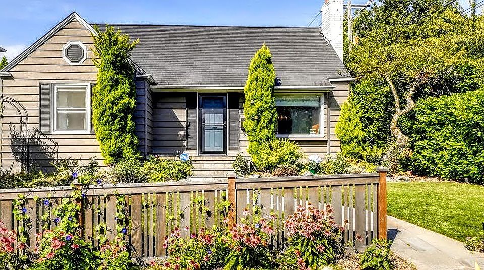 2nd image of 4839 36th Ave NE