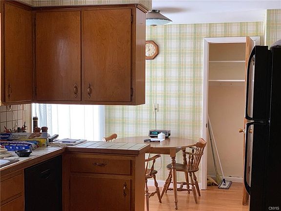 4th image of 109 Lynn Cir