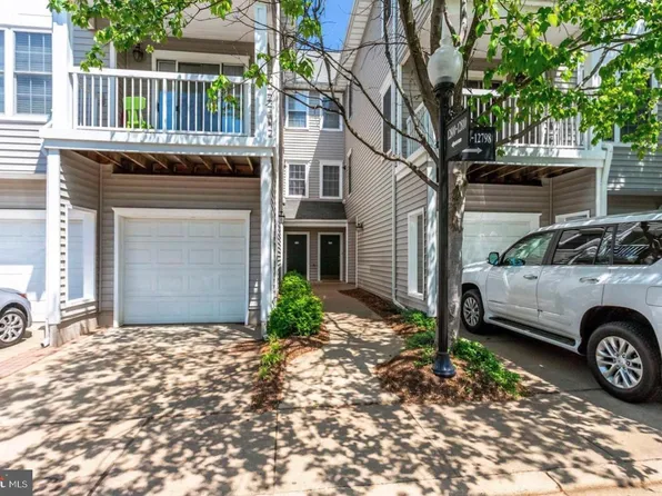 12804 Fair Briar Ln, Fairfax, VA 22033