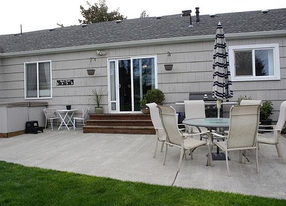 5th image of 2608 Seward Ave