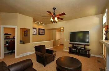 3rd image of 1409 Hickory Ln