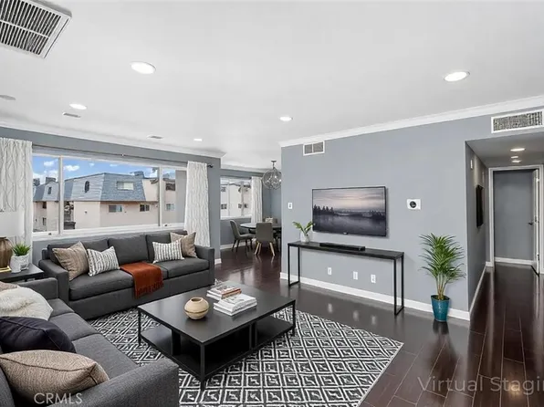 18611 Collins St APT E26, Tarzana, CA 91356