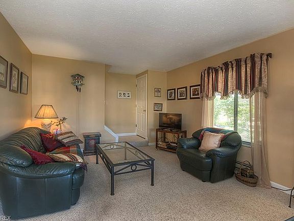 3rd image of 1520 Cedarwood Dr APT A