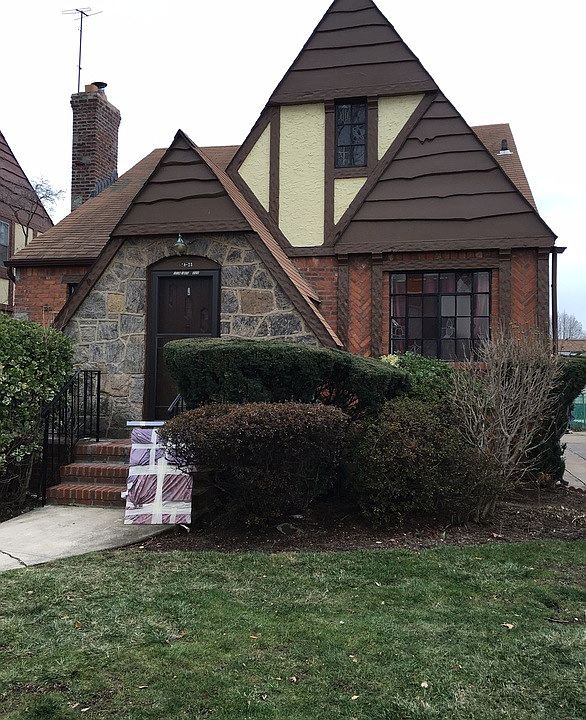 1st image of 11823 222nd St