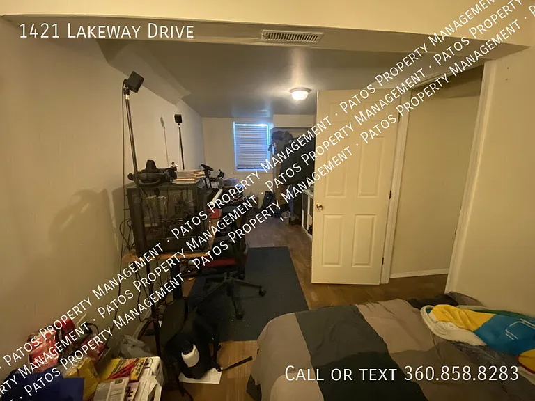 1421 Lakeway Dr — Photo 15