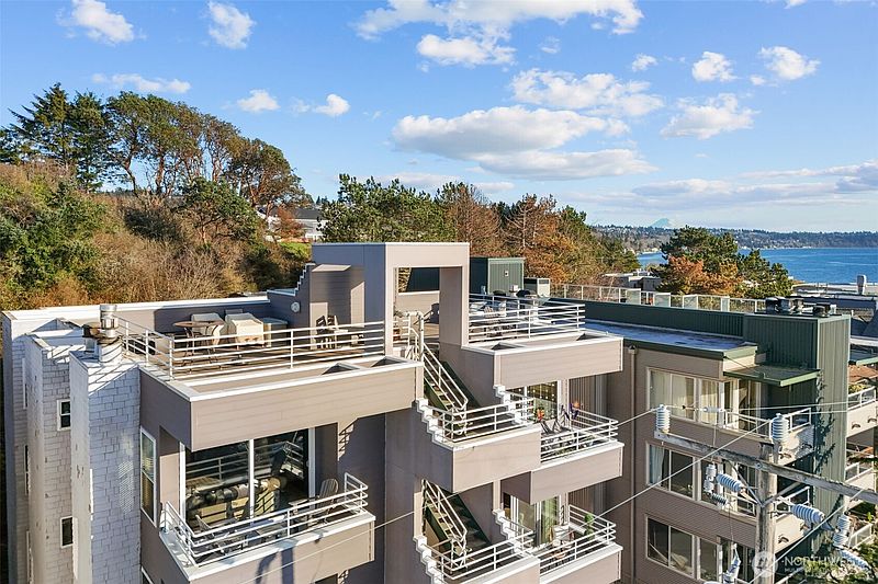 2nd image of 3200 Alki Avenue SW #301