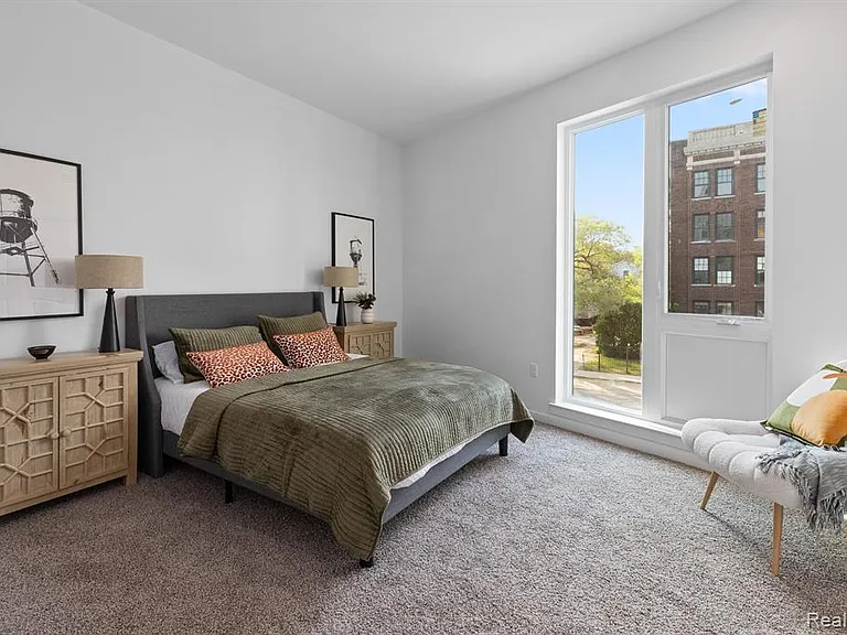 655 W Willis St #304 — Photo 17