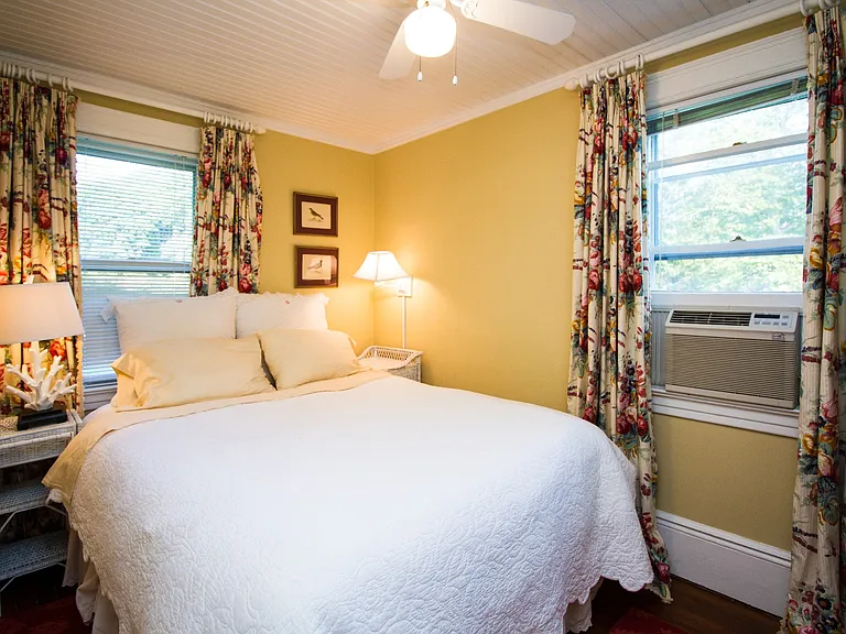 106 Meeting House Ln — Photo 9