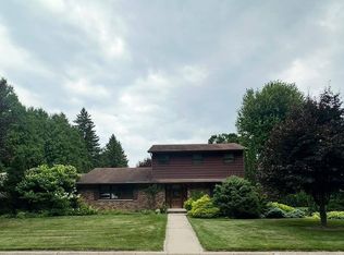 2564 Edgewood Ln, Green Bay, WI 54302