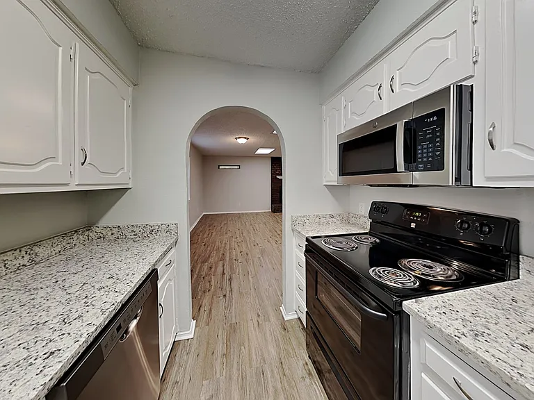 1349 Rutherford Dr — Photo 3
