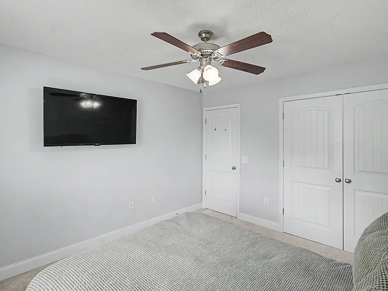 151 Lincoln Way NE — Photo 21