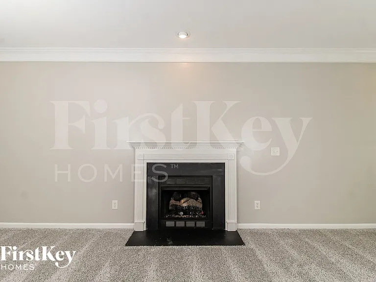 6590 Lake Dale Way — Photo 3