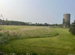 8254 Almont Rd, Almont, MI 48003