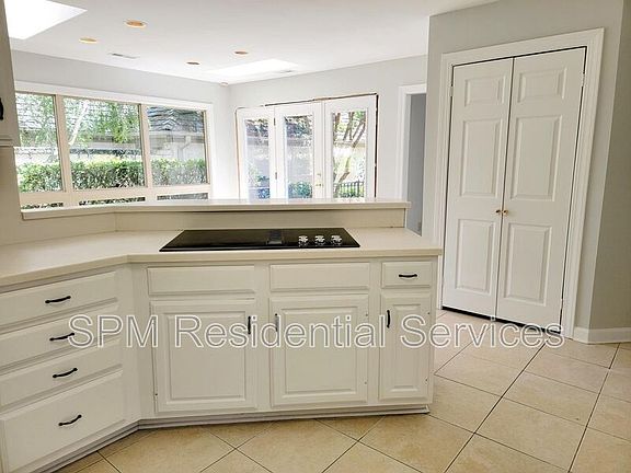4th image of 1811 Prestwick Close